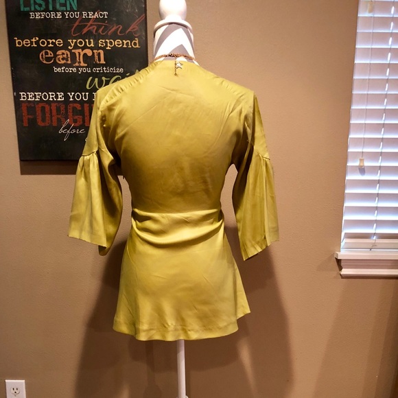 Italian Designed Fitted Bloused Sleeve Top - Picture 4 of 6